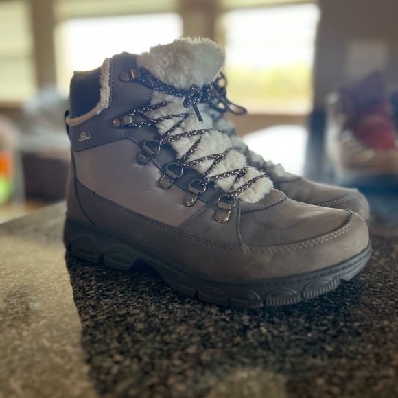 JBU Winter Boots. Women’s 9 - Picture 2 of 5